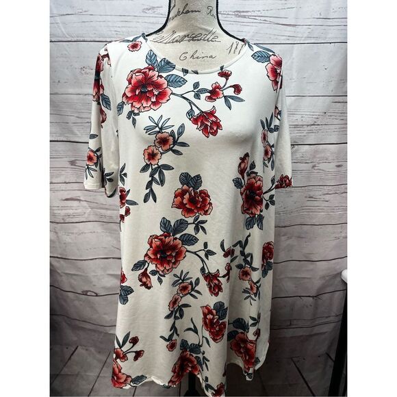 Agnes & Dora Tops - Agnes & Dora large white t shirt with red/pink flowers - 2200